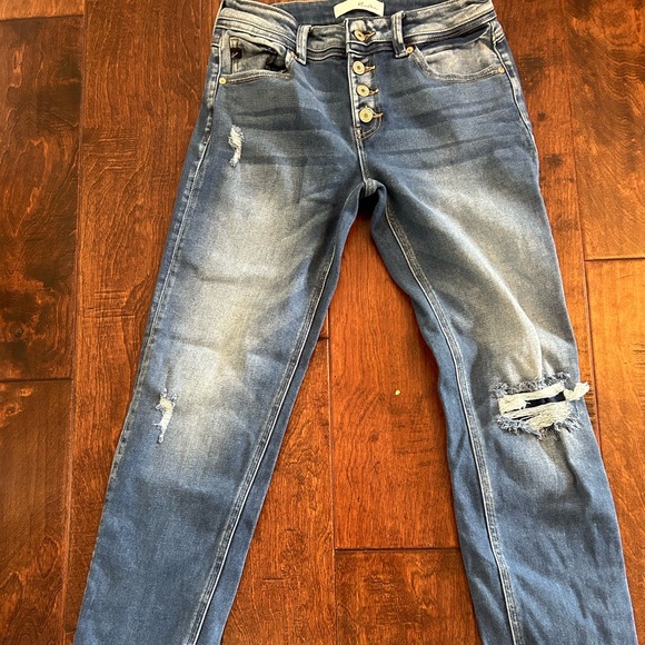 Kancan button fly jeans. Distressed look. Excellent condition. Size 7/27 - Picture 4 of 5